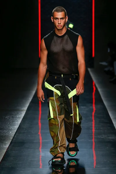 Look 19